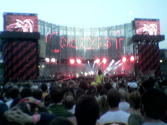 U2 em apresentação ao vivo.
